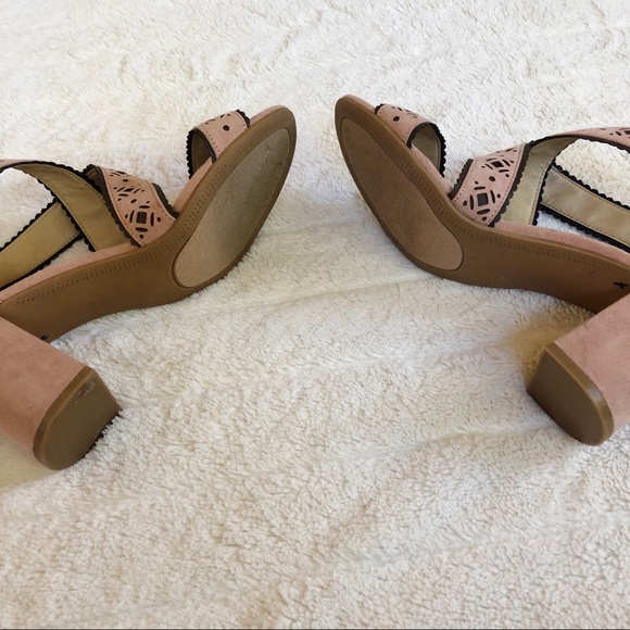 Chinese Laundry ✨ Dusty Rose Eyelet Style Sandals - Picture 4 of 6